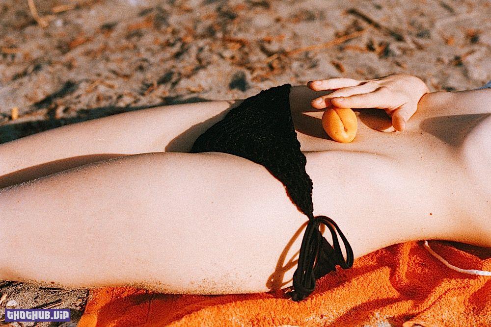 Elle-Brittain-Topless-31