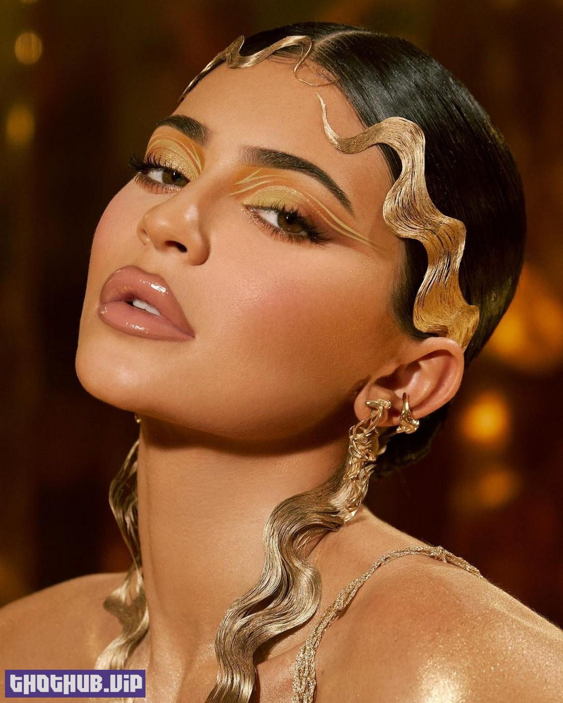 Kylie Jenner New Gold Makeup