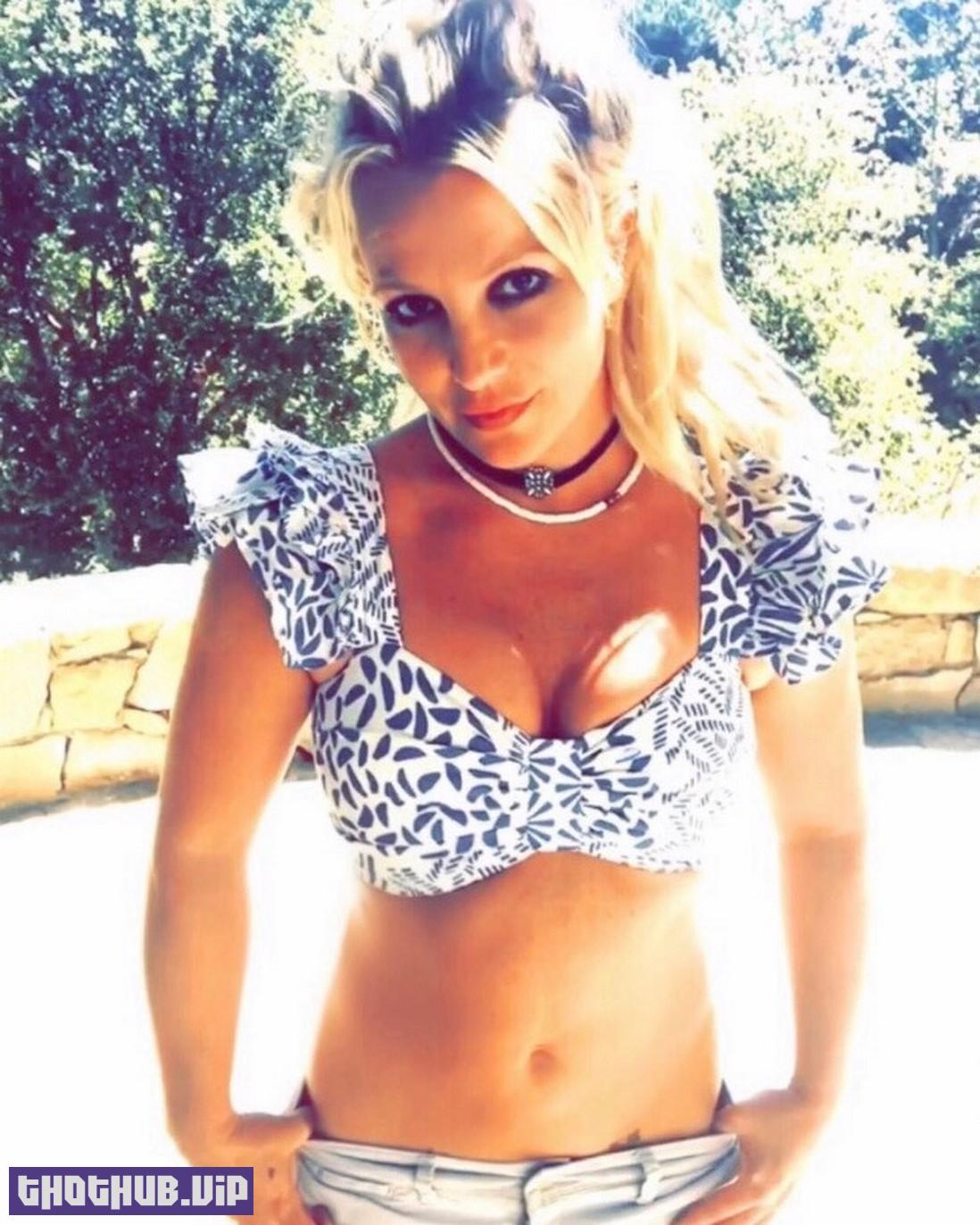 Britney Spears Tits In Deep Clavage