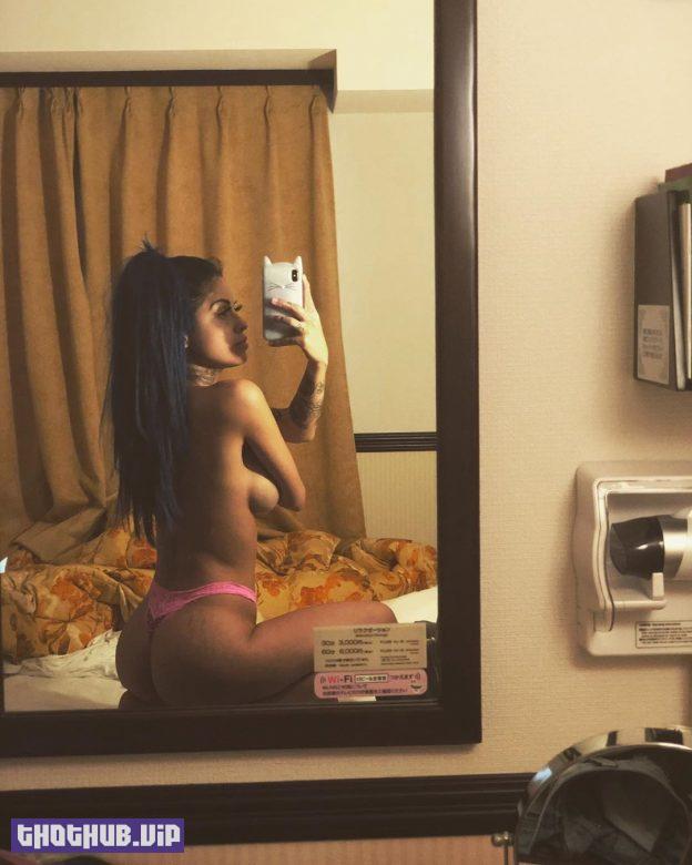Tati Zaqui Topless Selfie