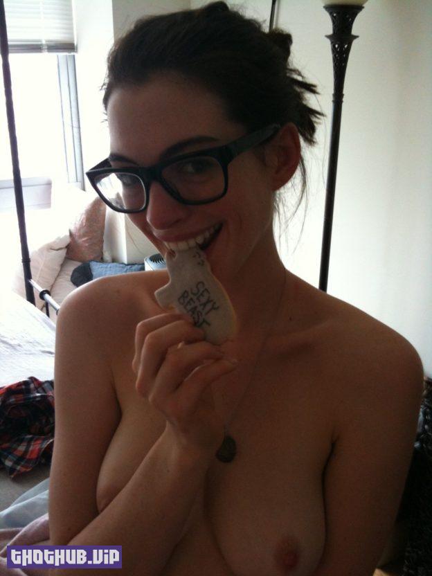 Anne Hathaway Nudes