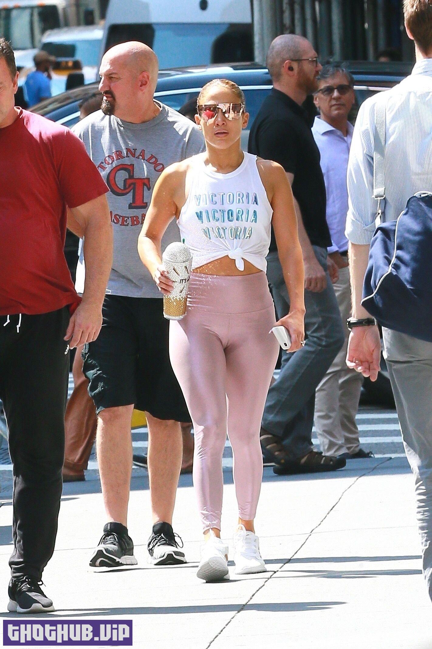 Jennifer Lopez Sexy in public