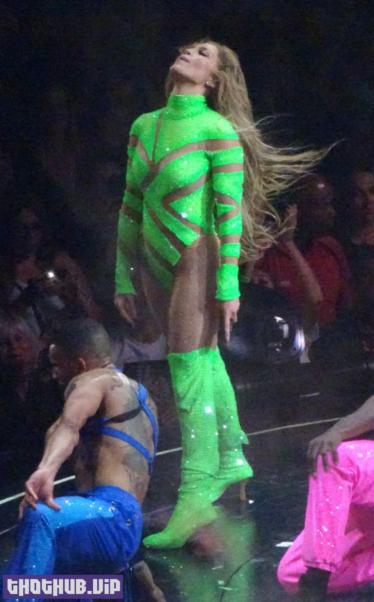 Jennifer Lopez Green outfit