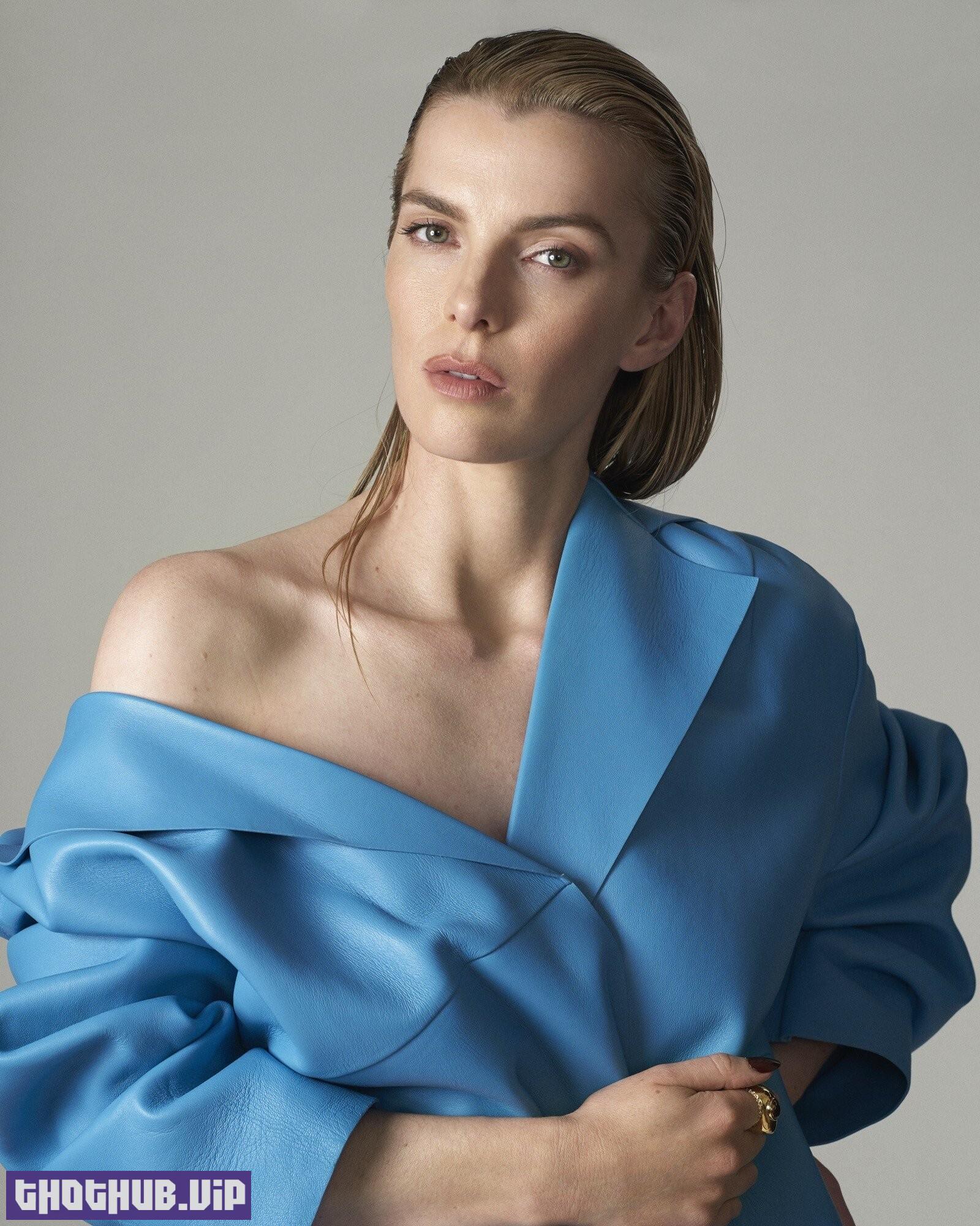 Betty Gilpin Fappening