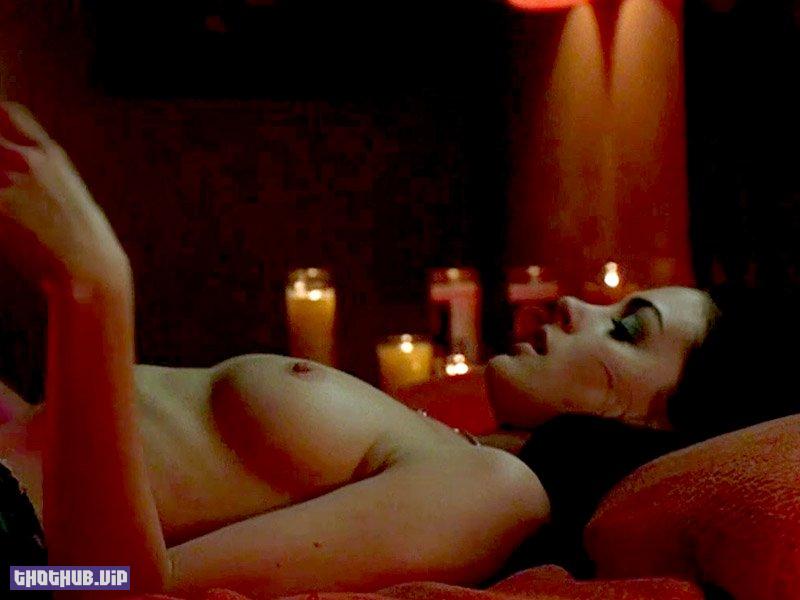 Anne-Hathaway-Topless-05