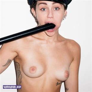 Miley-Cyrus-Nude-Leaked-Fappening-2