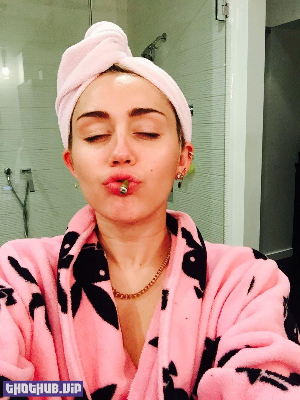 Miley-Cyrus-Nude-Leaked-Fappening-19