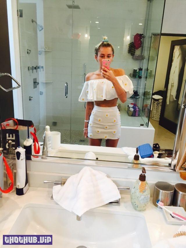 Miley-Cyrus-Nude-Leaked-Fappening-32