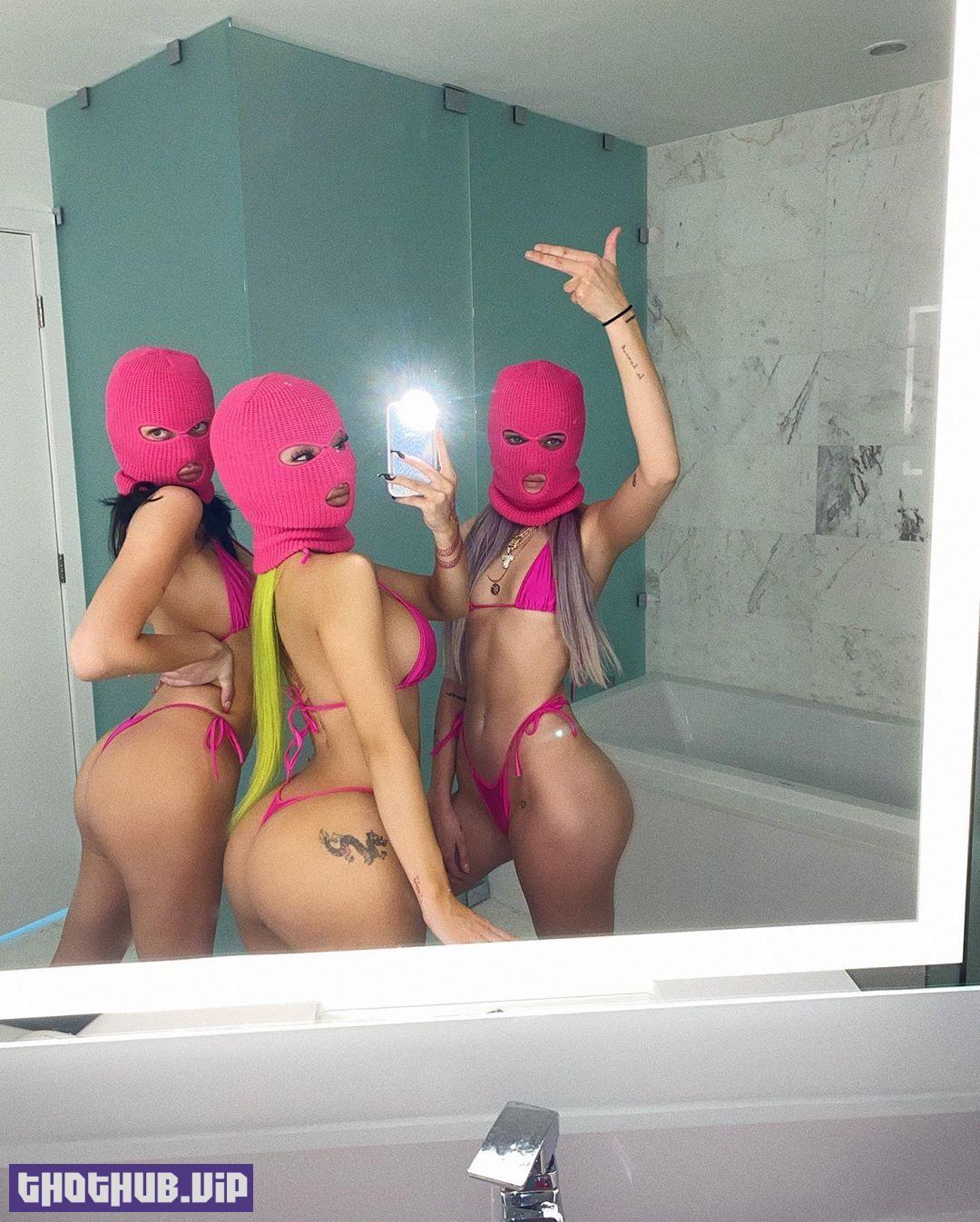 Nikita Dragun In Bath With Girlfriends