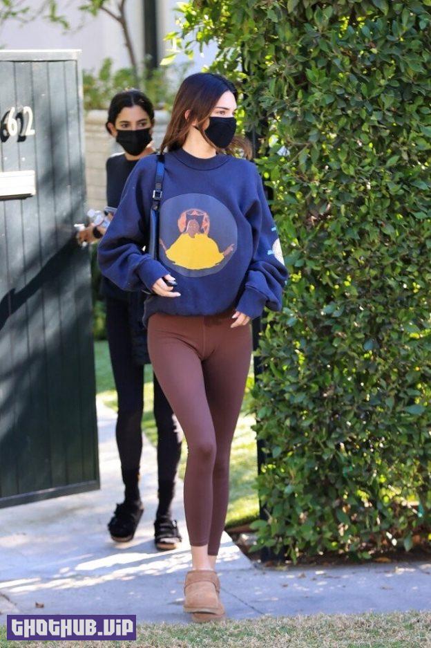 Kendall Jenner Cameltoe In Leggings
