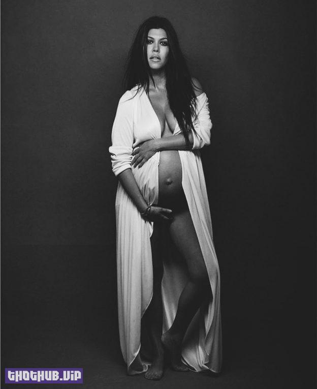 Kourtney Kardashian Nude Pregnant