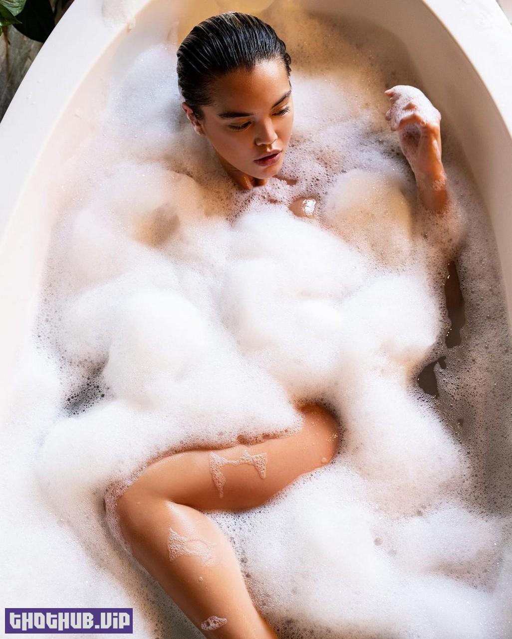Paris Berelc Naked In Bath