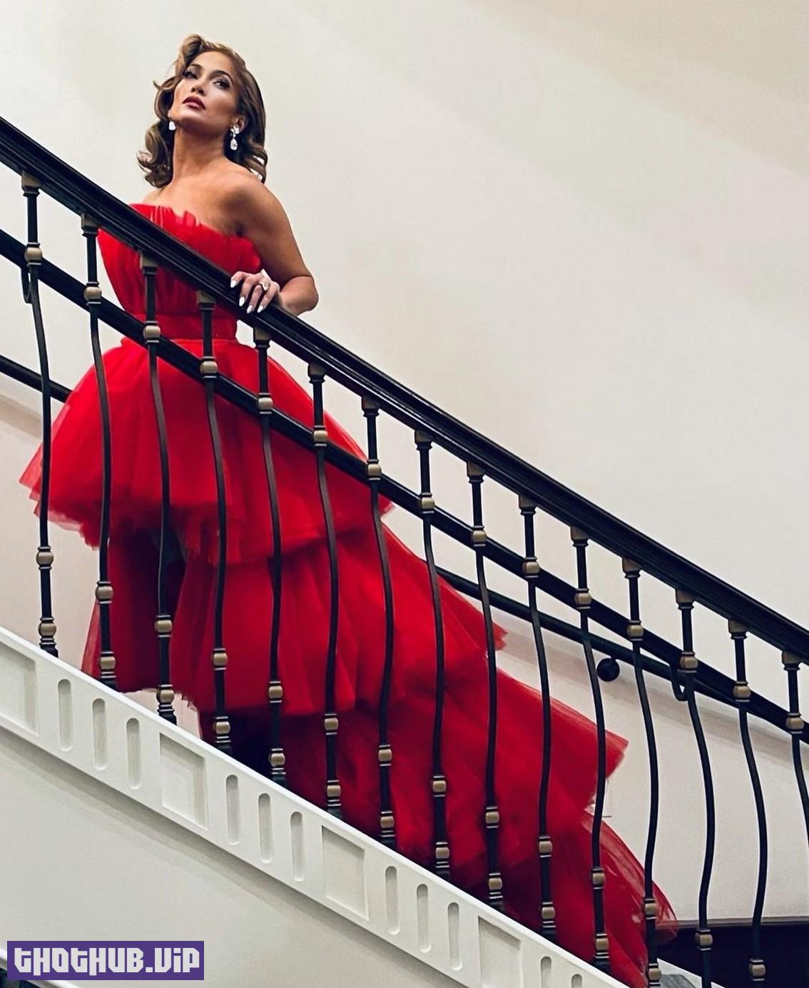 Jennifer Lopez Sexy In Red