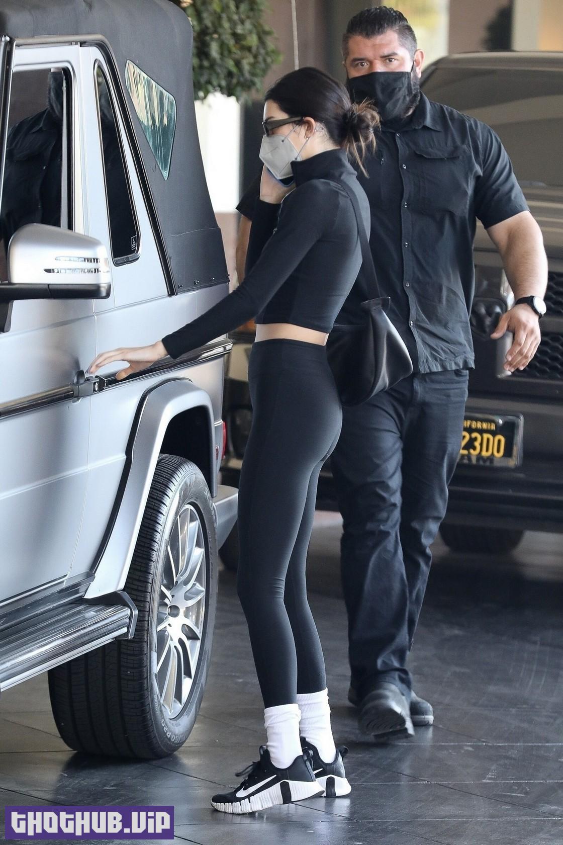 Kendall Jenner Flaunts Her Tight Ass And Cmeltoe
