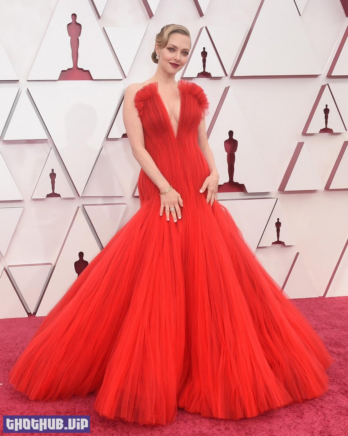 Amanda Seyfried Red Dress