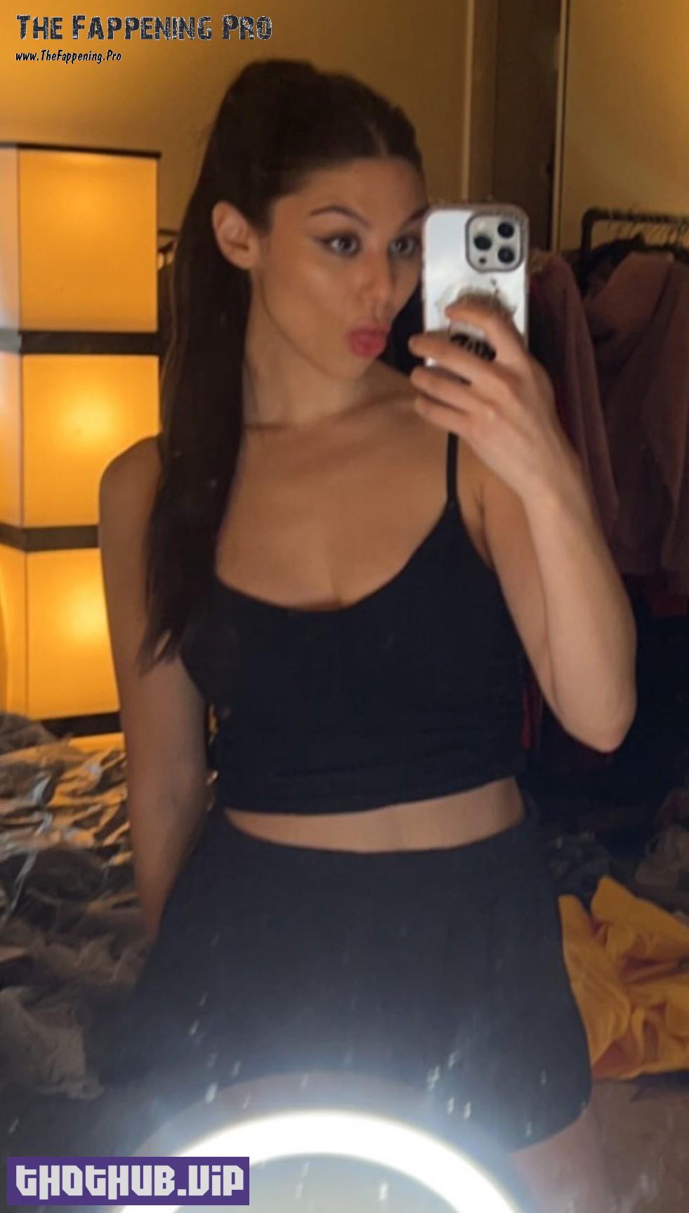Kira Kosarin Selfie
