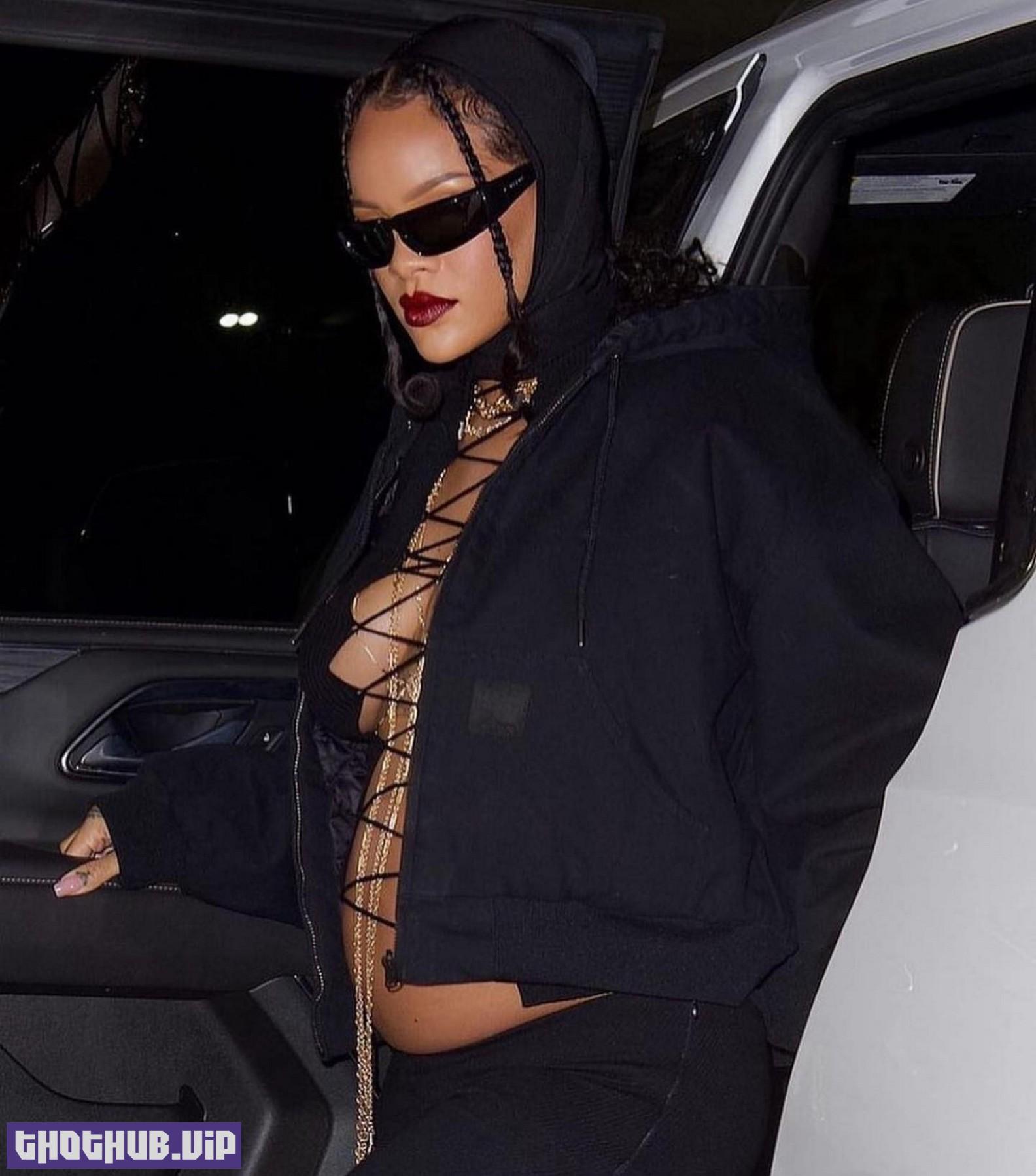 Rihanna Sideboobs And Baby Bump