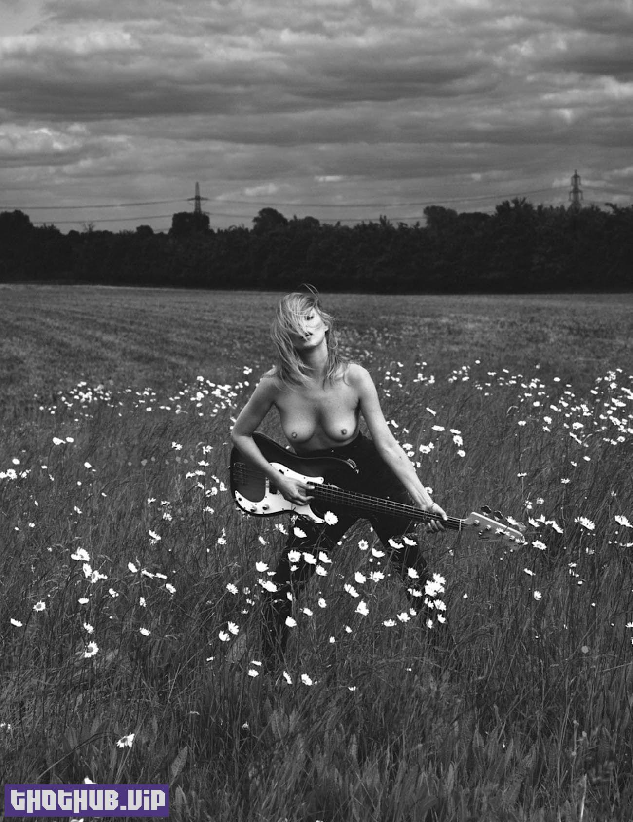 Kate-Moss-Topless-5