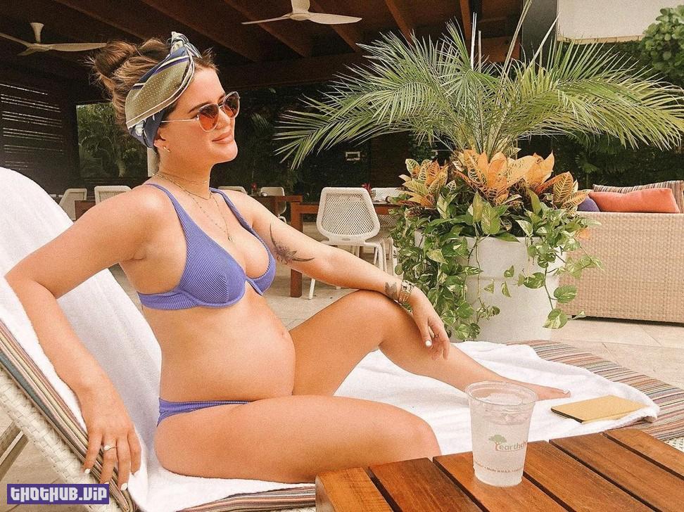 Maren Morris Pregnant In A Bikini