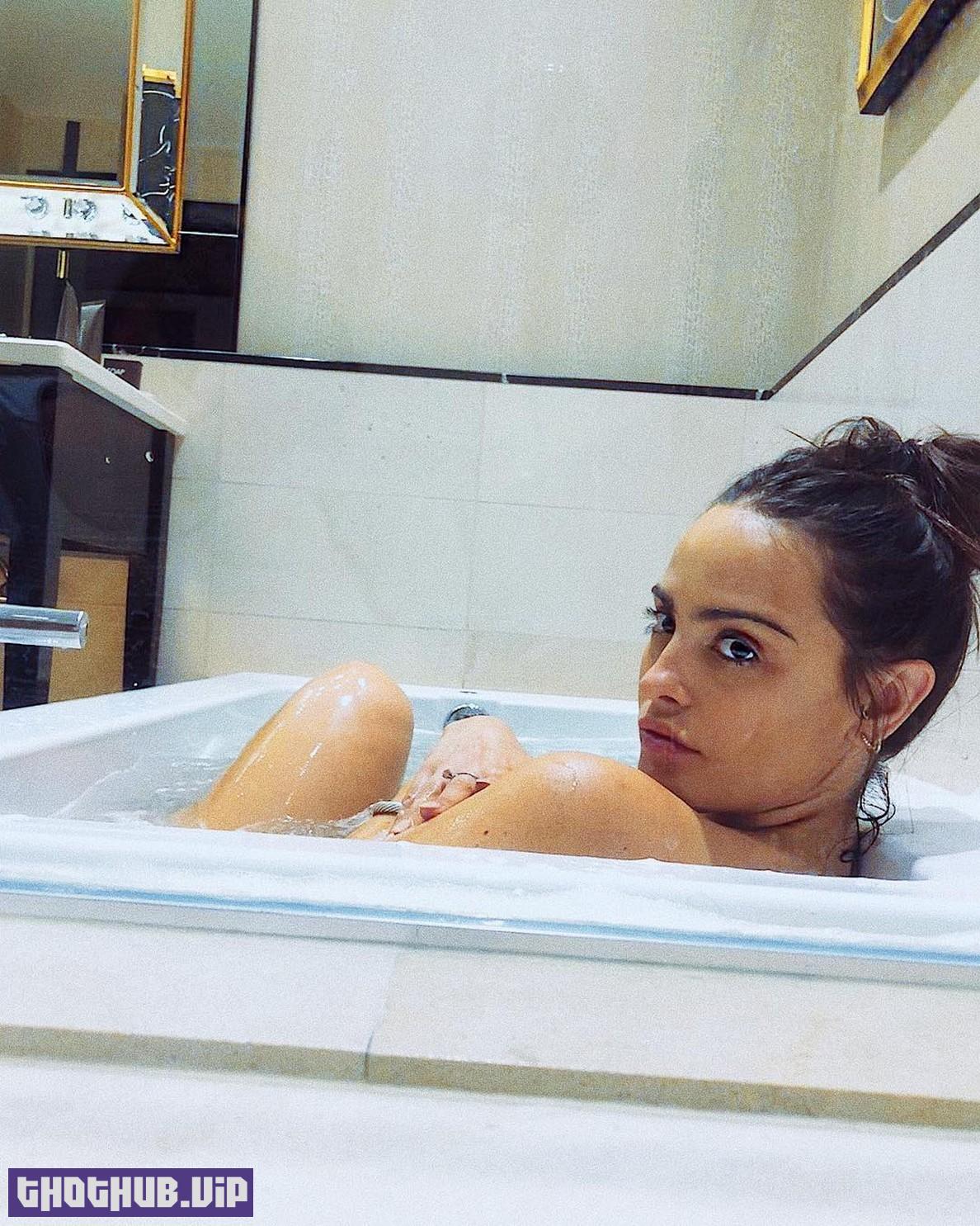 Lauren Coogan Naked In Bath