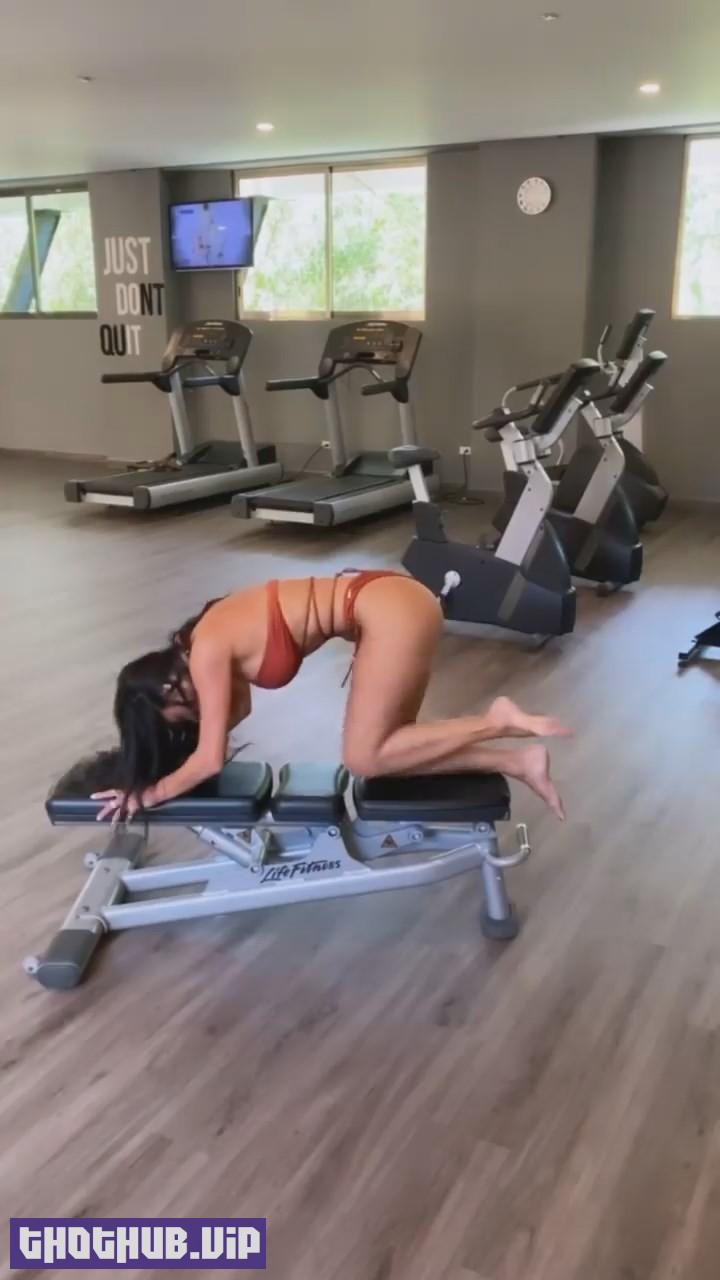 Nicole Scherzinger Barefoot Workout
