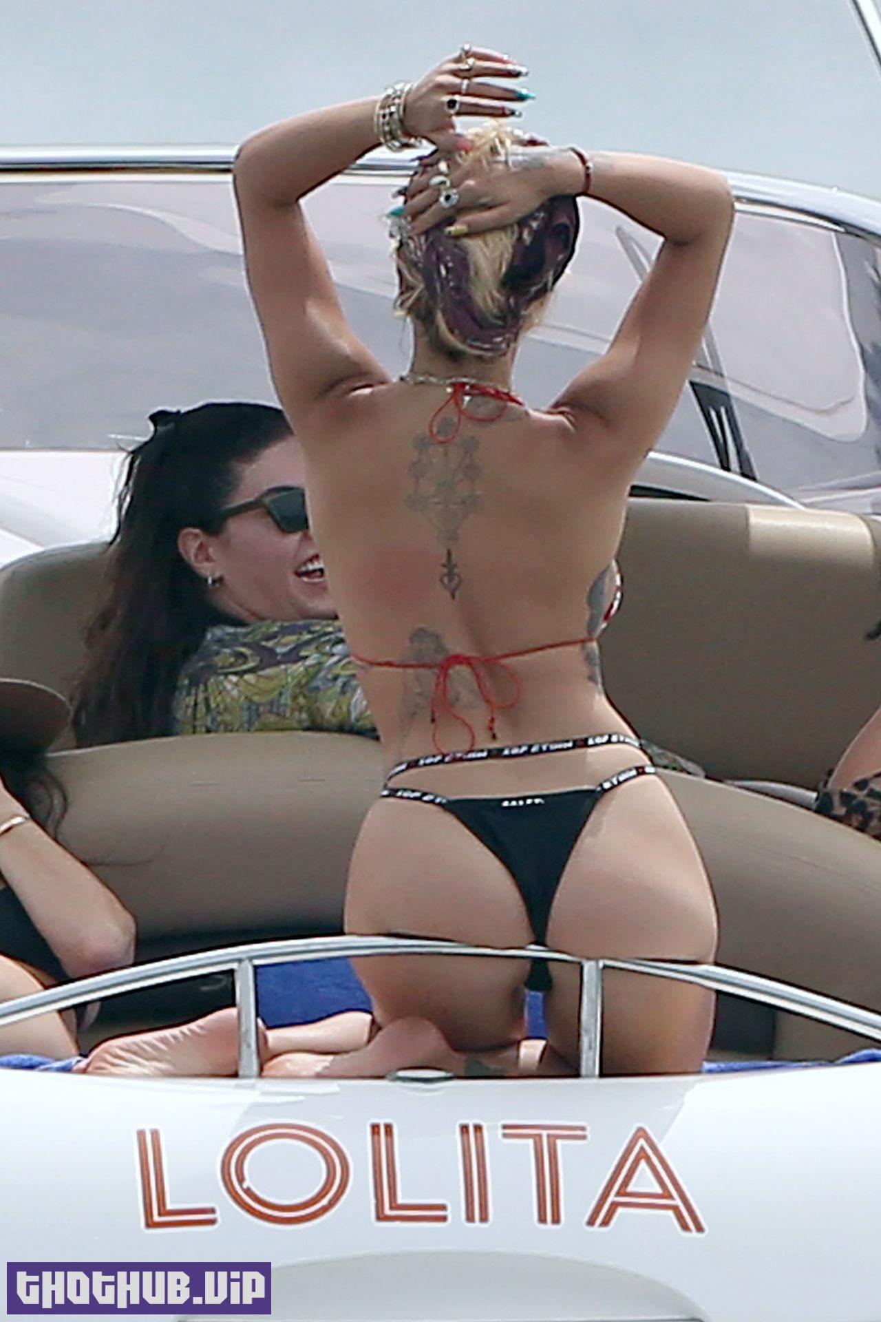 Rita Ora juicy Ass