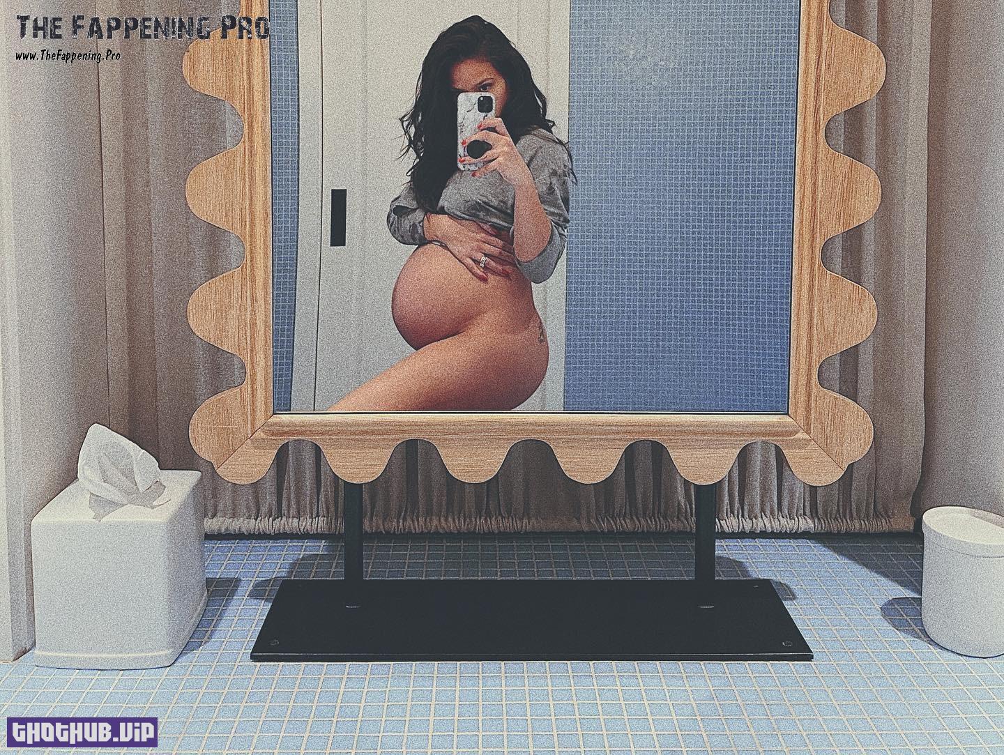 Casandra Fine Pregnant Nudes